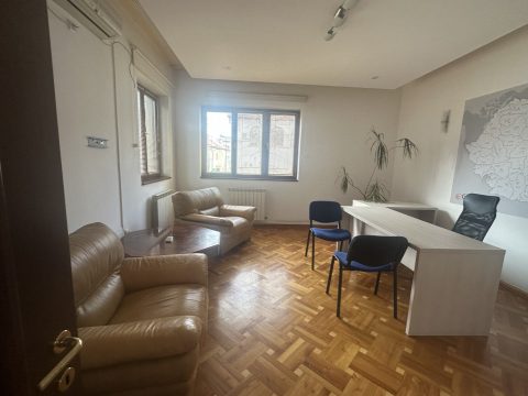 Spatiu Birouri , Casa 6 camere 