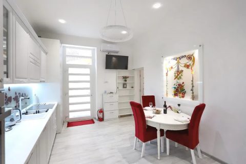 Vanzare 2 apartamente in aceeasi curte.