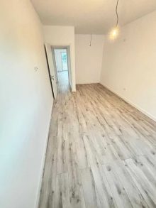 Casa  4 Camere  Dobroesti Parter + Etaj + Pod  — fotografie 7
